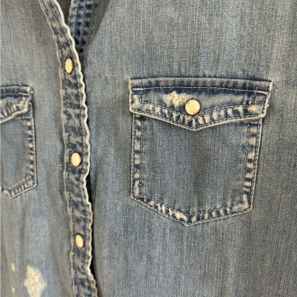 AMERICAN EAGLE Distressed Button Up Pearl Snap Lightweight Denim Shacket Size M - Picture 4 of 8